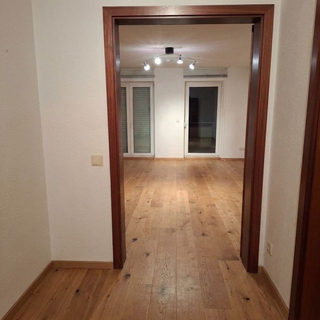 Nachher: 2-Zimmer-Wohnung — Sammler-Messie mit Zeitungen und Büchern